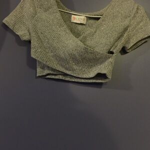 L'ATISTE Gray Ribbed Crop Top
